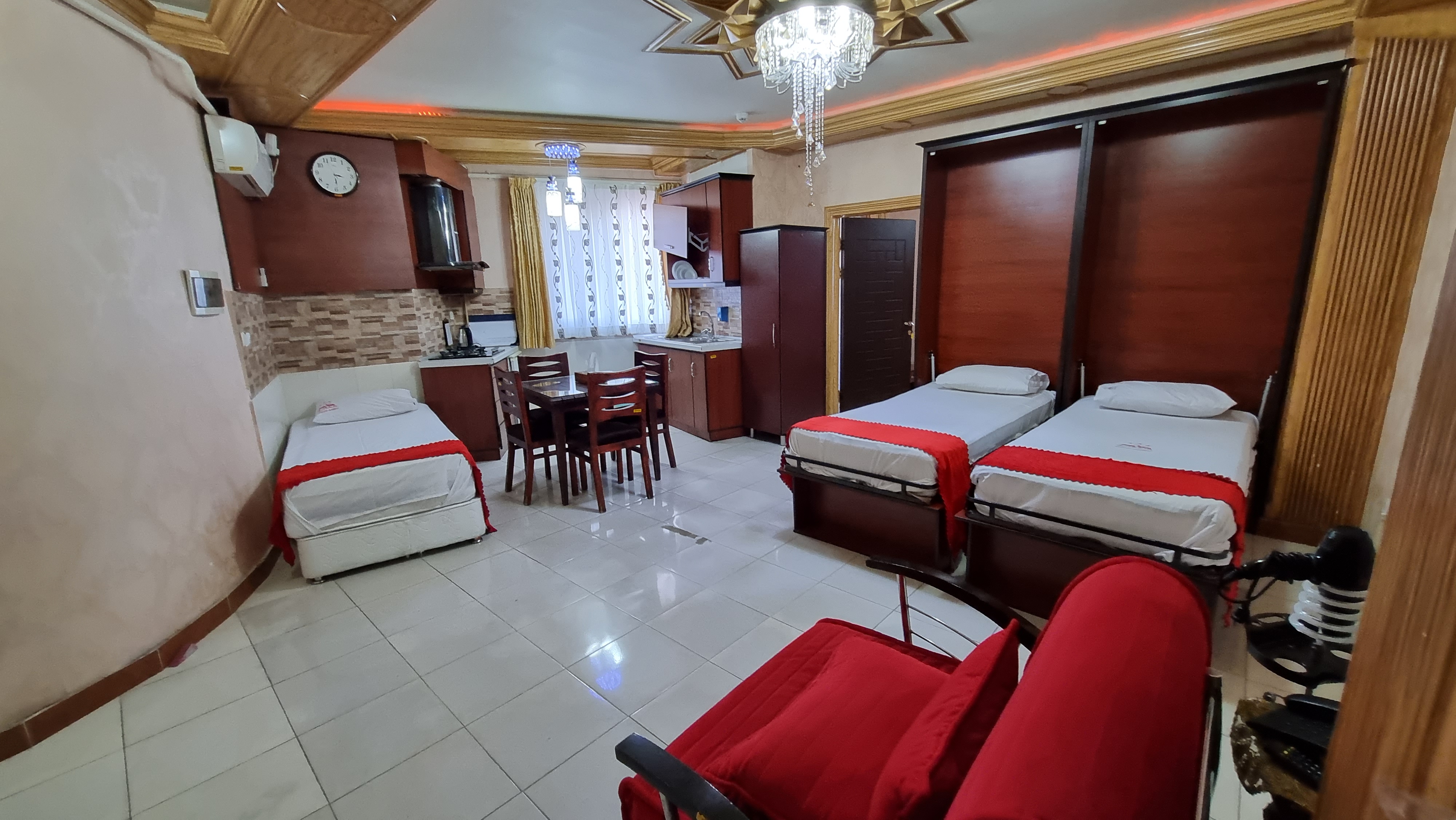 reservation  40Meter  for  3 person Room Sabouri apartment hotel